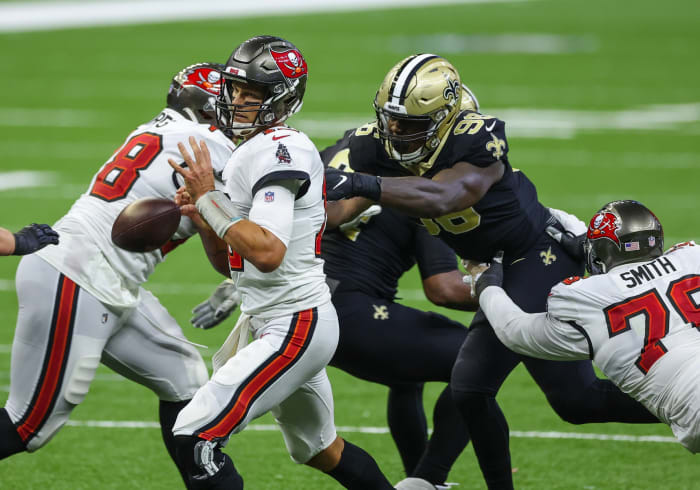 Saints DE Carl Granderson strips Tom Brady